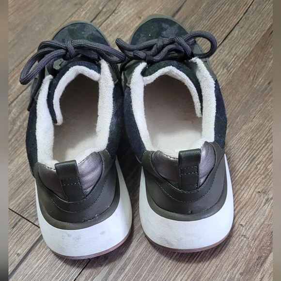 Nordstrom Rack Sneakers - Picture 3 of 5